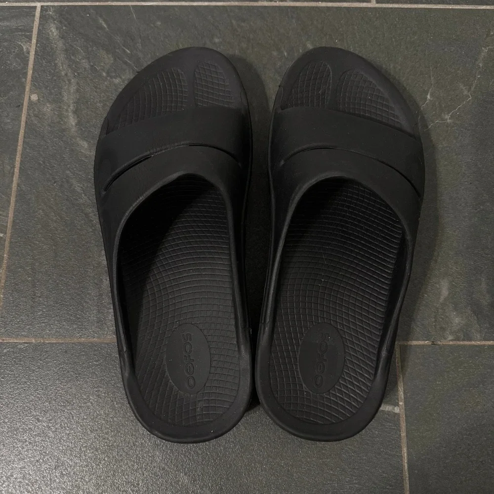 Oofos OOahh Recovery Slide Sandals Mens 9 Womens 11 EU 42 Black Comfort Athletic